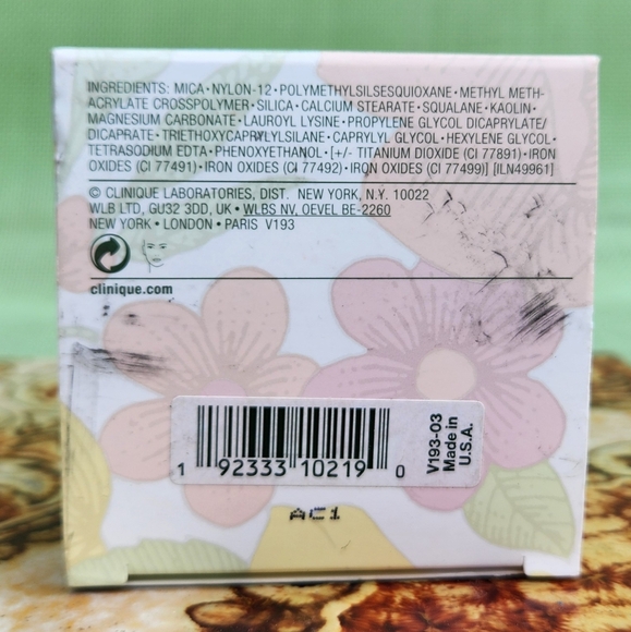 NEW CLINIQUE Blended Face Powder - Picture 3 of 3